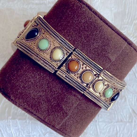 Beautiful Stretch Bracelet - Picture 4 of 4